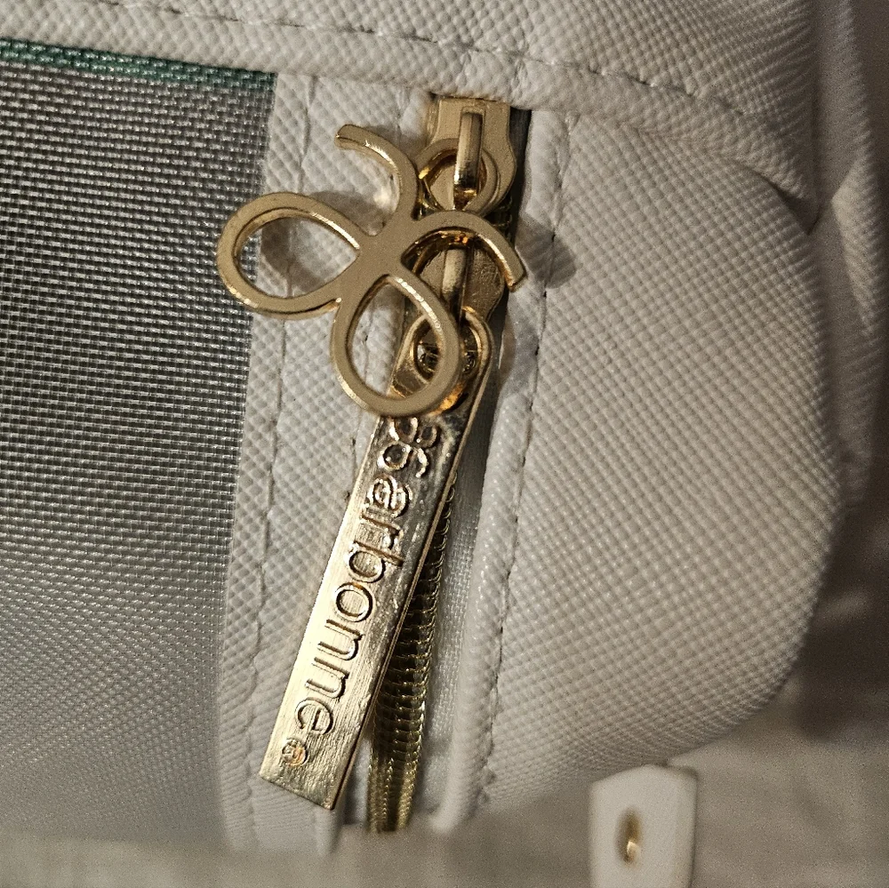 Arbonne‎ White and Green Travel Pouch